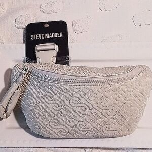 Stunning Steve Madden ⚜️ Logo Belt/Crossbody/Sling Bag. ⚜️👑⚜️